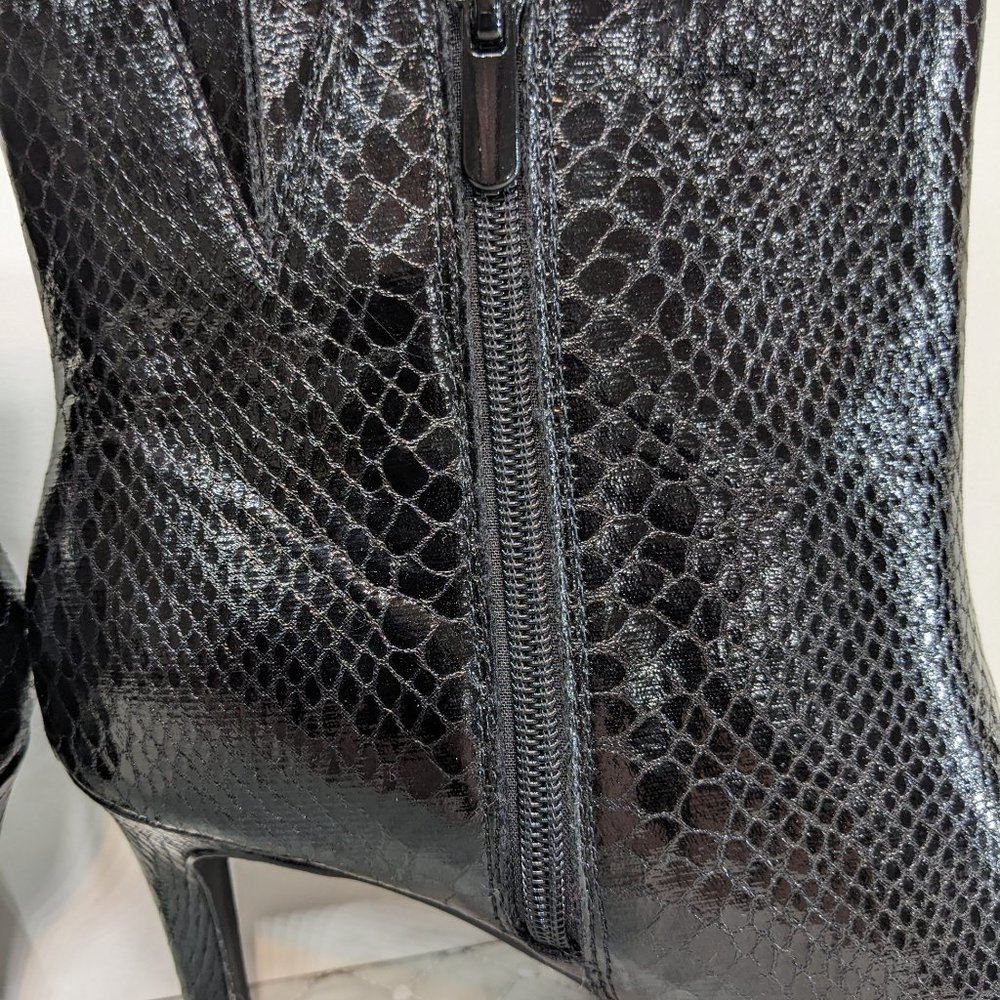 Torrid Black Snakeskin Print Pointed Side Zip Bootie Boot - size 10 Wide - NWT - Picture 5 of 12